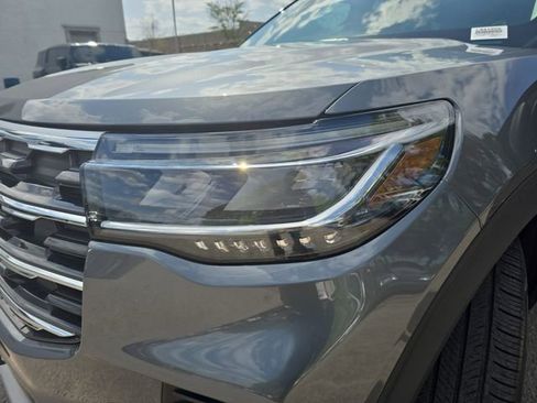 Used 2025 Ford Explorer Active image 31