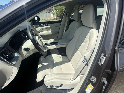 Used 2025 Volvo XC60 T8 Ultra w/ Protection Package Premier AWD/4WD image 4