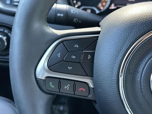 Certified 2022 Jeep Renegade Latitude image 11