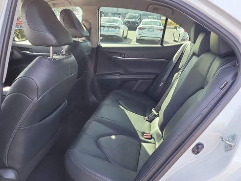 Used 2021 Toyota Camry XLE image 13