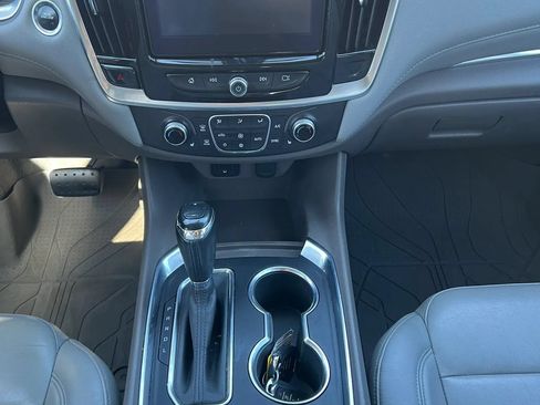 Used 2019 Chevrolet Traverse LT FWD image 12
