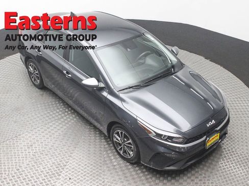 Used 2023 Kia Forte LXS image 3