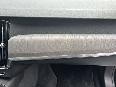 Certified 2025 Volvo S90 T8 Plus image 24