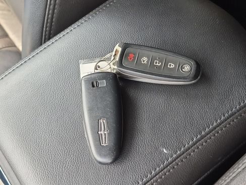 Used 2019 Lincoln MKT AWD image 37