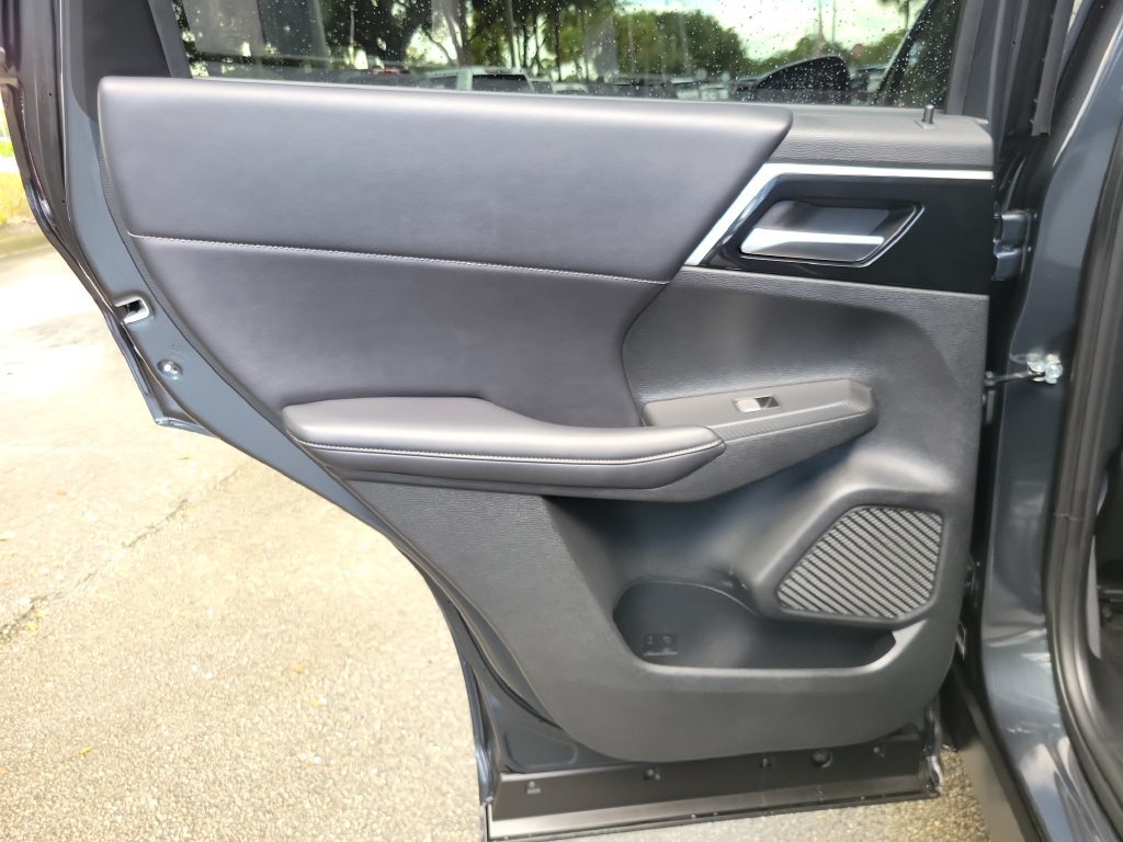 Used 2024 Mitsubishi Outlander 4WD Plug-In Hybrid image 10