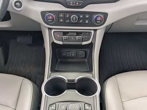 Used 2024 GMC Terrain SLT w/ Infotainment Package II FWD image 19