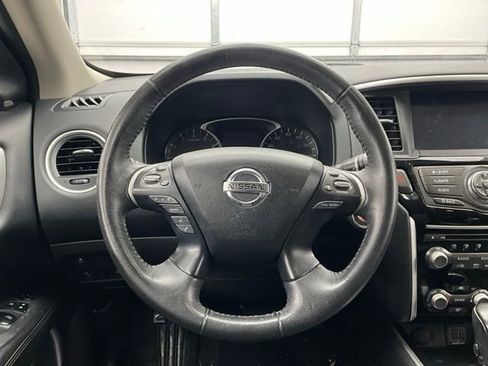 Used 2020 Nissan Pathfinder SV image 6