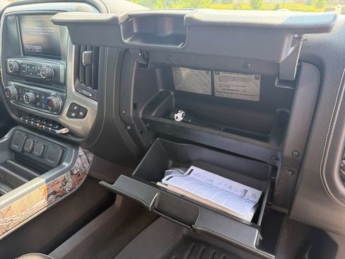 Used 2017 Chevrolet Silverado 1500 LTZ Z71 w/ Realtree Edition AWD/4WD image 18