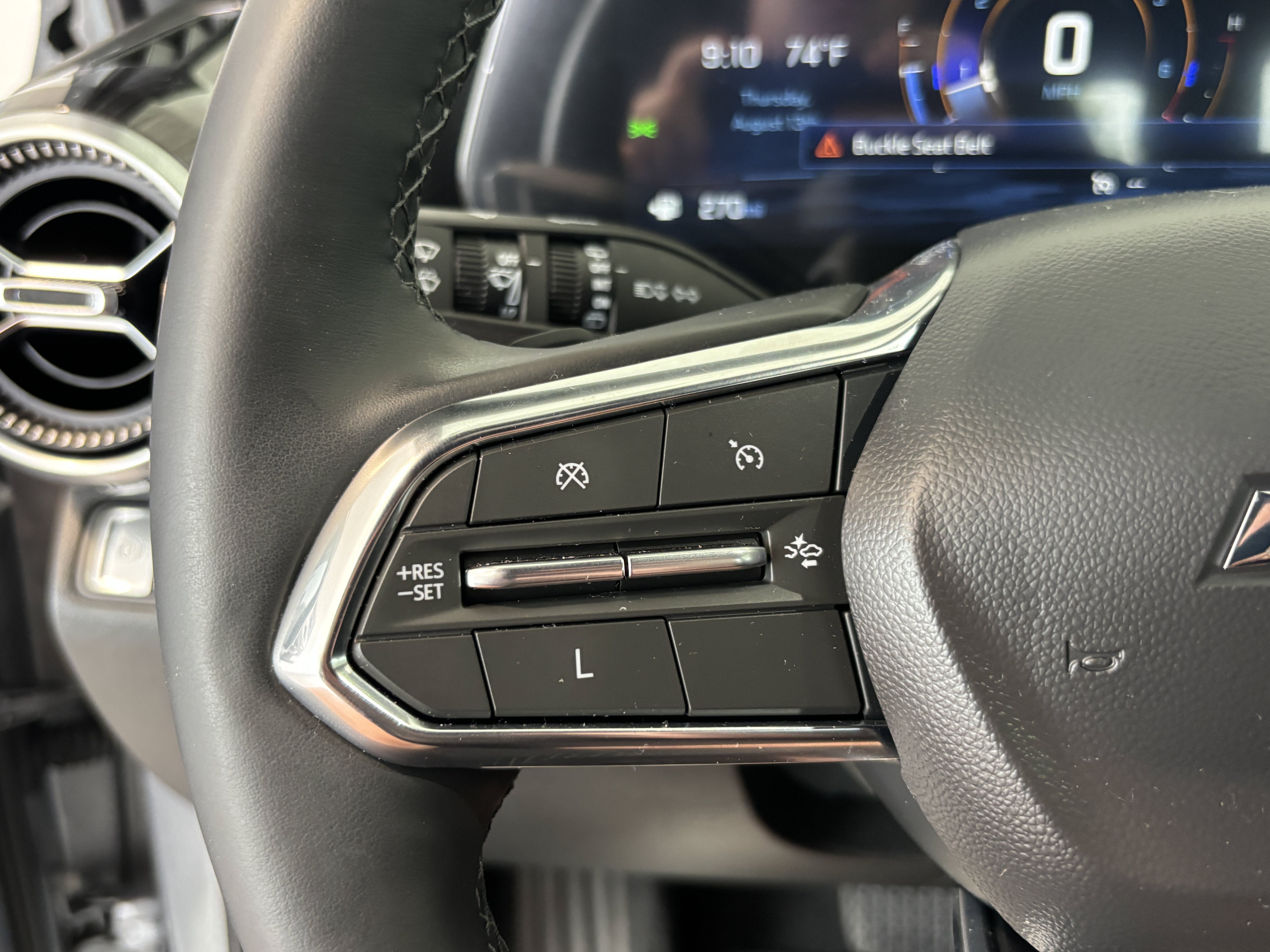 Used 2025 Chevrolet Equinox LT w/ Safety and Technology Package FWD image 12