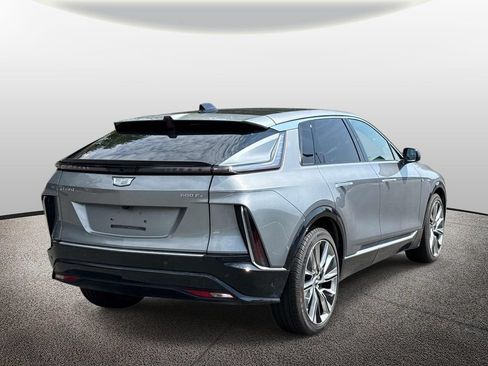 Certified 2026 Cadillac Lyriq Signature Luxury AWD/4WD image 2