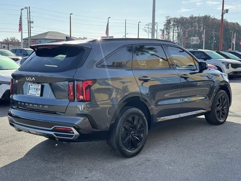 Certified 2022 Kia Sorento EX image 3