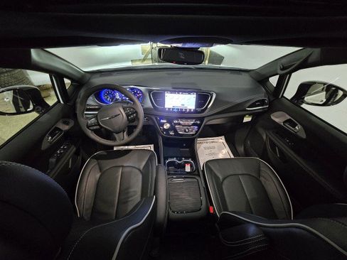 New 2026 Chrysler Pacifica Limited w/ S Appearance Package image 14