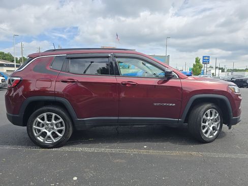 Used 2022 Jeep Compass Latitude w/ Mopar Graphics Package AWD/4WD image 18