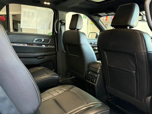 Used 2019 Ford Explorer Platinum AWD/4WD image 31