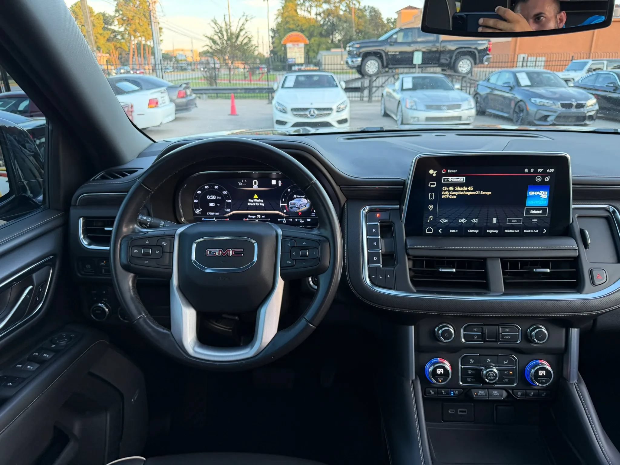 Used 2023 GMC Yukon XL SLT AWD/4WD image 30