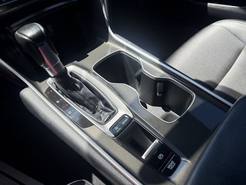 Used 2018 Honda Accord Sport image 16