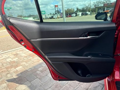 Used 2019 Toyota Camry SE image 33