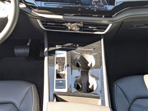 Used 2025 Volkswagen Atlas Cross Sport SE image 18