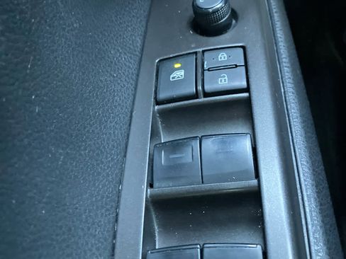 Used 2024 Toyota Camry SE image 10