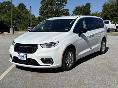 Used 2024 Chrysler Pacifica Touring-L