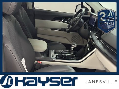 Used 2024 Kia Carnival SX Prestige image 11