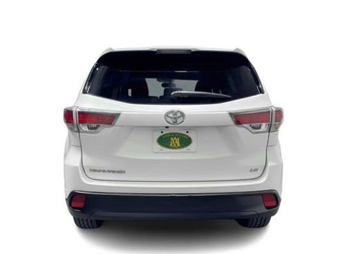 Used 2015 Toyota Highlander LE image 3