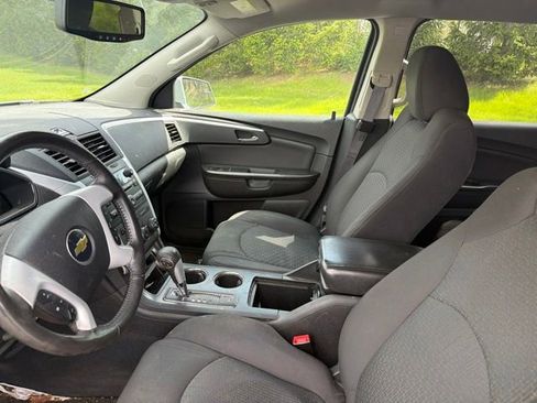 Used 2011 Chevrolet Traverse LT w/ Personal Connectivity Package FWD image 5