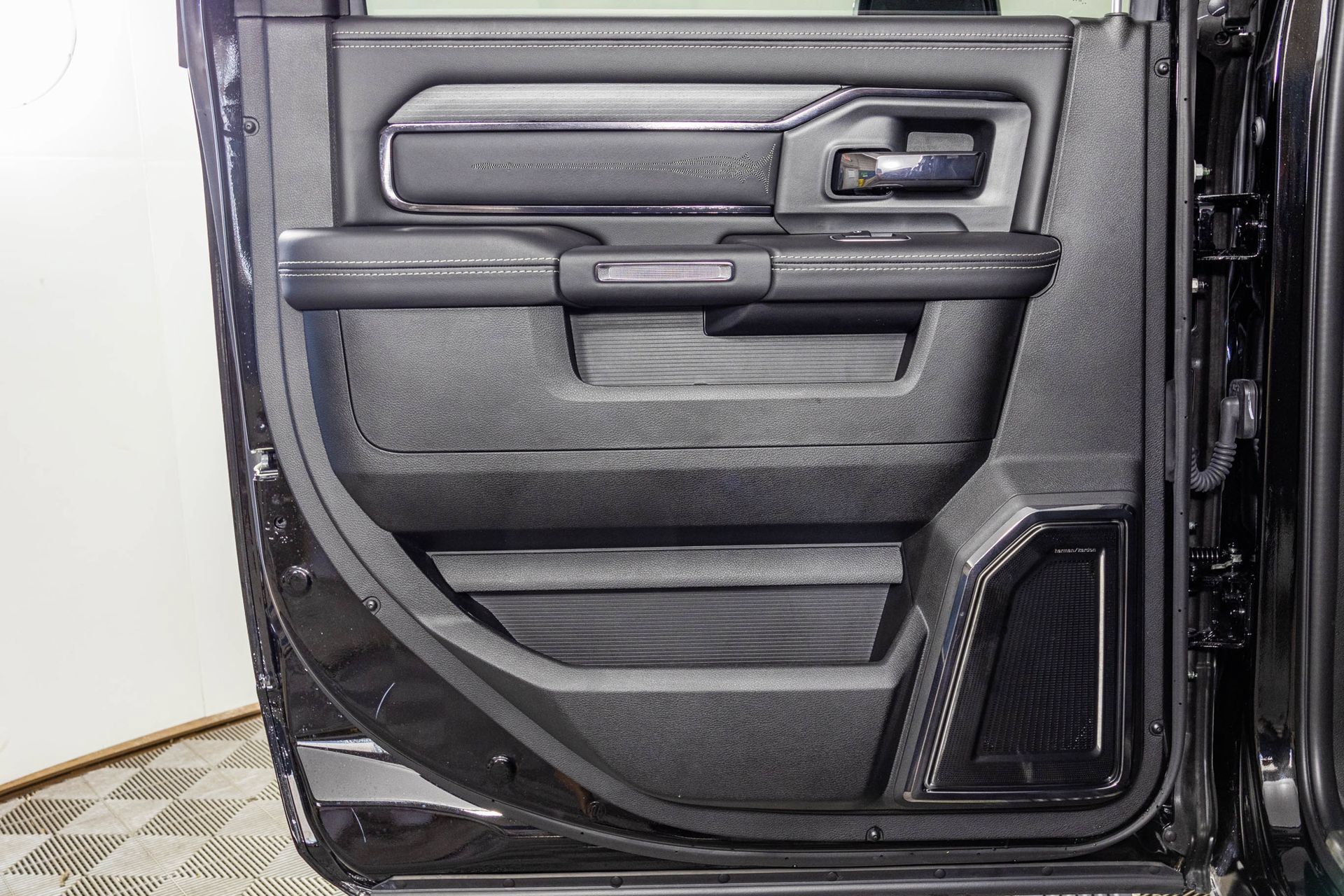 Used 2024 RAM 3500 Limited AWD/4WD image 46