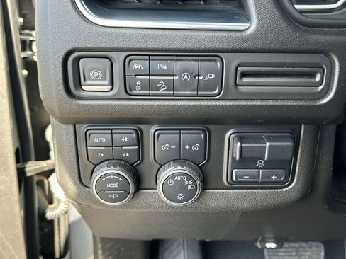 Used 2021 Chevrolet Tahoe Z71 w/ Z71 Off-Road Package AWD/4WD image 18