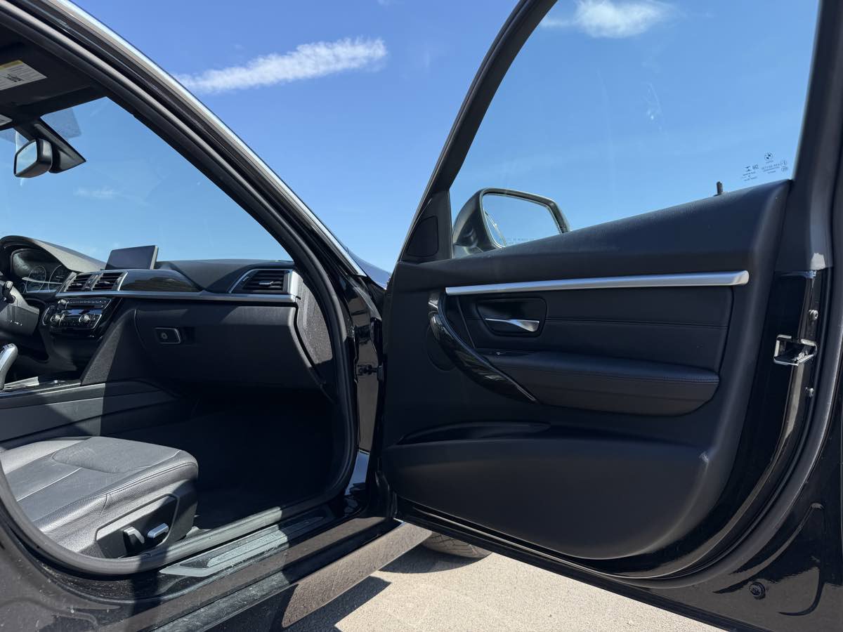 Used 2017 BMW 330i xDrive Sedan AWD/4WD image 18