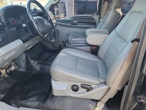 Used 2005 Ford F250 Lariat image 8