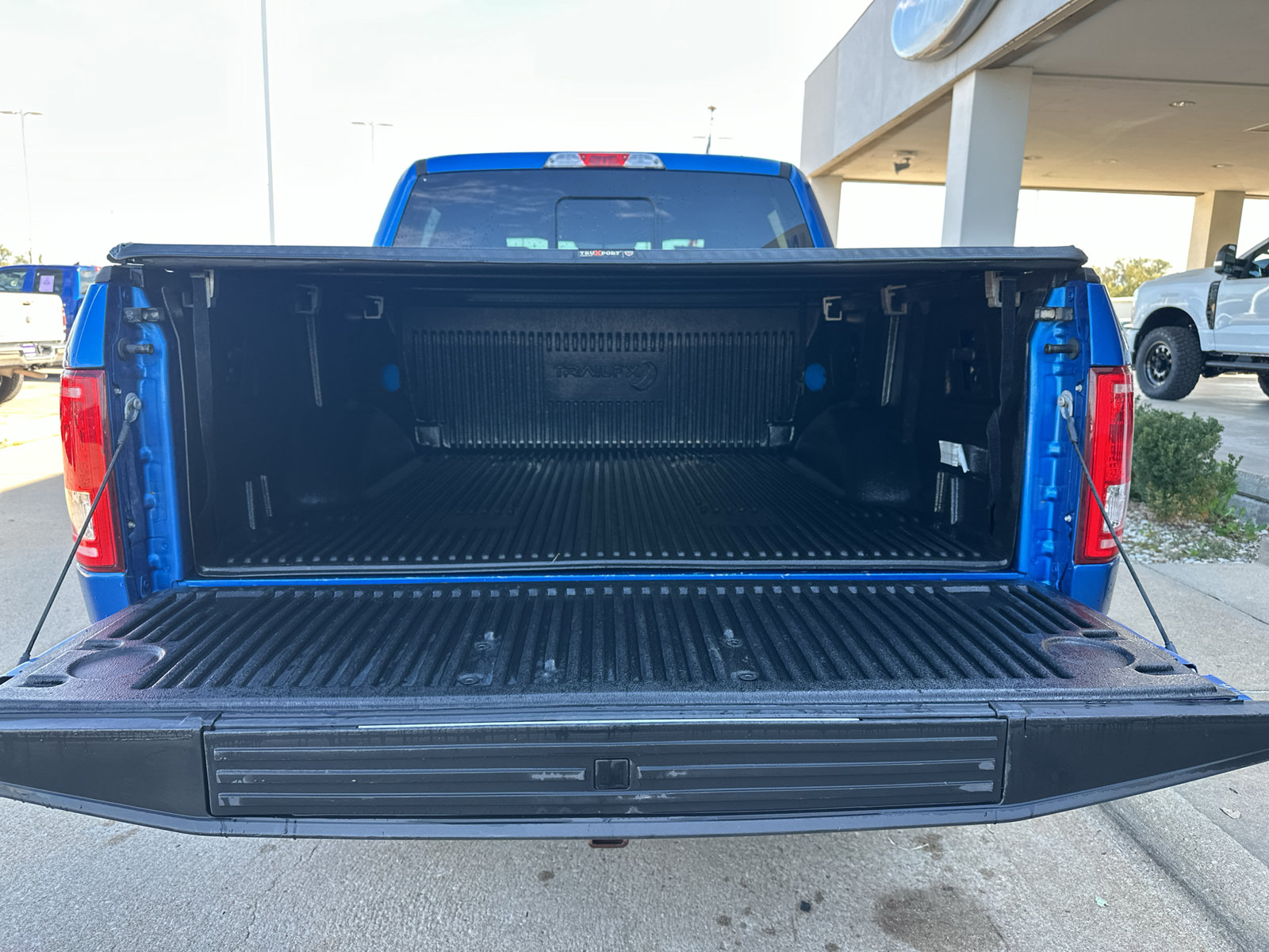 Used 2015 Ford F150 XLT w/ Equipment Group 302A Luxury AWD/4WD image 7