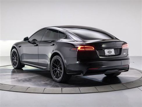 Used 2022 Tesla Model S Plaid image 3
