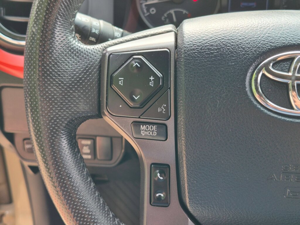 Certified 2020 Toyota Tacoma TRD Off-Road AWD/4WD image 19