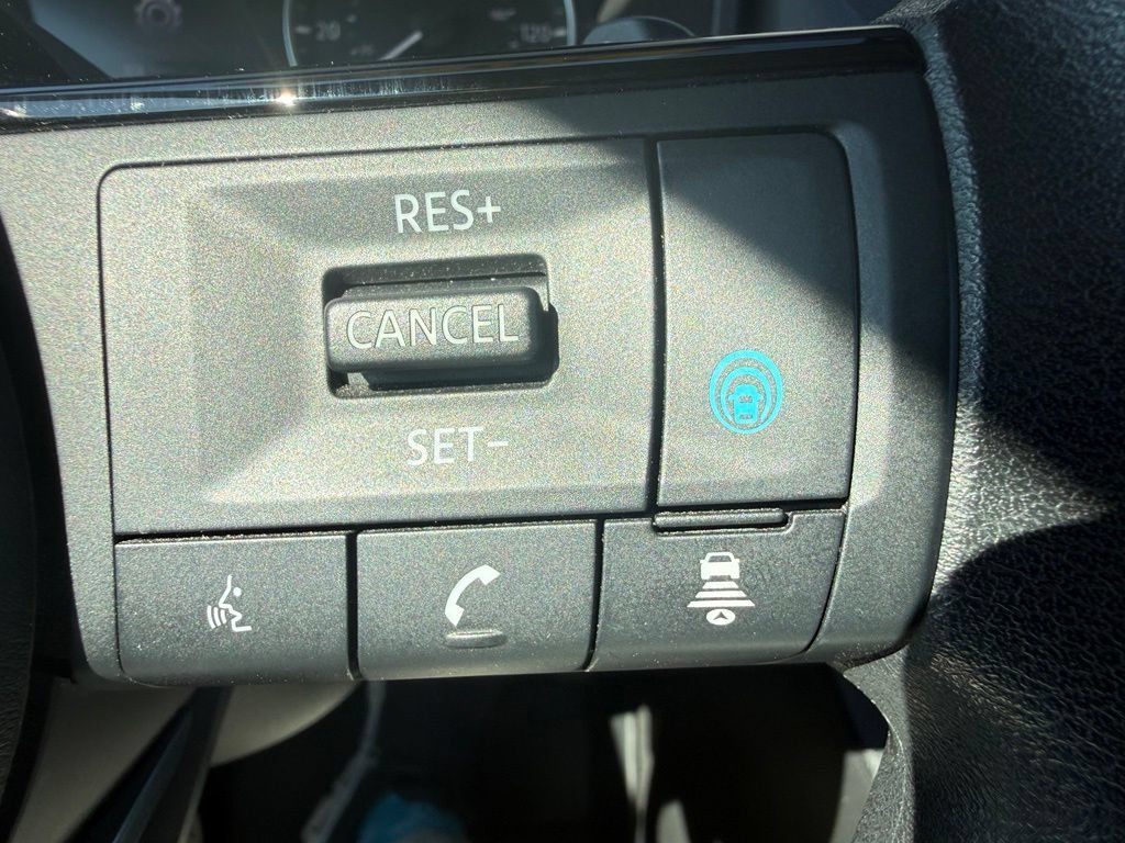 Certified 2021 Nissan Rogue SV FWD image 15