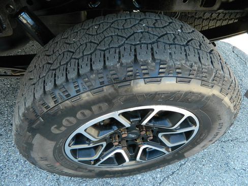 Used 2010 Ford F150 Lariat AWD/4WD image 10
