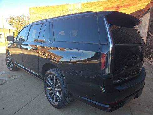 Used 2022 Cadillac Escalade ESV Sport Platinum w/ Heavy-Duty Trailer Package AWD/4WD image 5