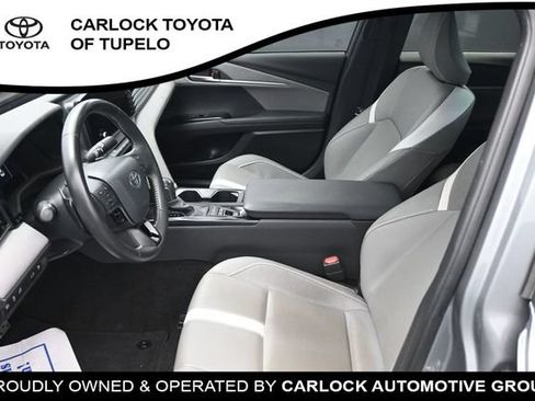 Used 2025 Toyota Camry SE w/ Convenience Package FWD image 12