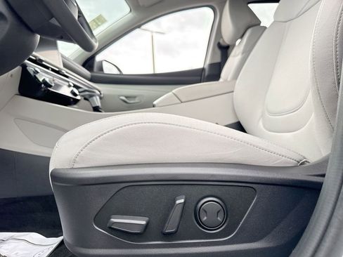 Used 2025 Hyundai Tucson SEL FWD image 11
