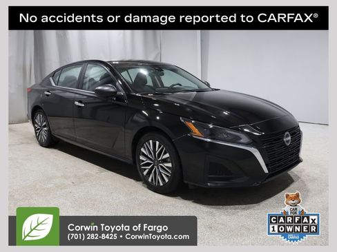 Used 2024 Nissan Altima 2.5 SV image 1