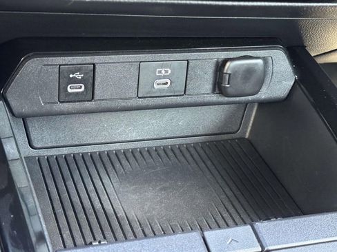 Used 2024 Toyota Prius LE image 8