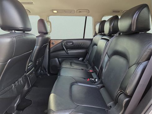 Used 2024 Nissan Armada SL image 11