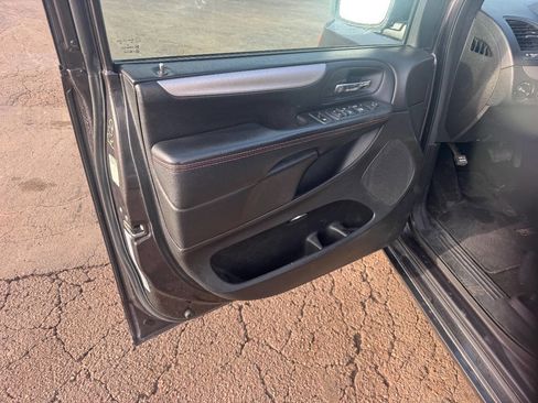 Used 2017 Dodge Grand Caravan GT image 10