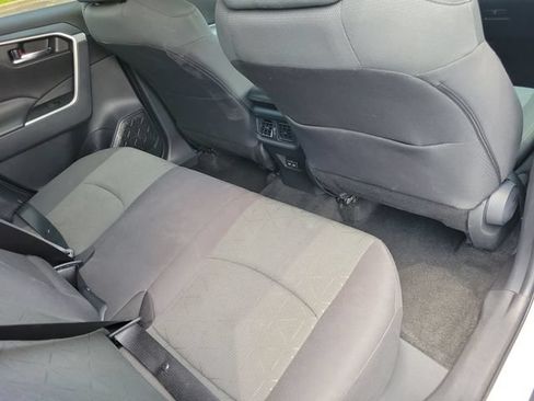 Used 2024 Toyota RAV4 XLE FWD image 20