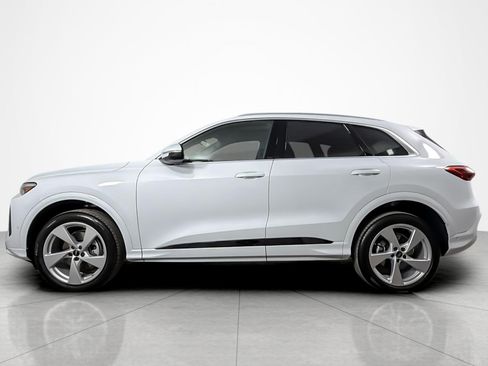 Used 2025 Audi Q5 Premium Plus w/ Premium Plus AWD/4WD image 2