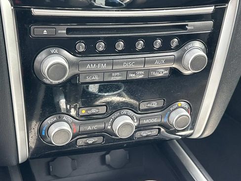 Used 2014 Nissan Pathfinder SV AWD/4WD image 35