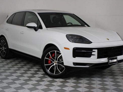 Certified 2025 Porsche Cayenne S image 9