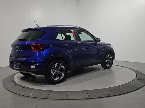 Certified 2025 Hyundai Venue SEL FWD image 5