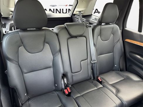 Used 2022 Volvo XC90 T6 Momentum w/ Climate Package image 16