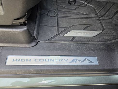 Used 2023 Chevrolet Tahoe High Country AWD/4WD image 23